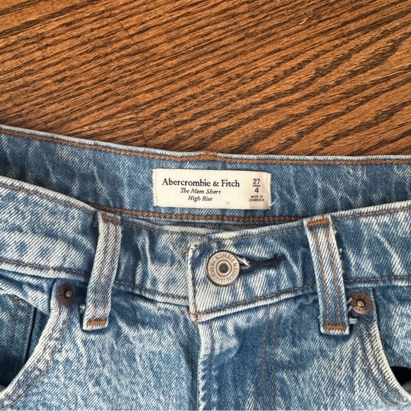 Abercrombie High Rise Denim Mom Short - Picture 3 of 3